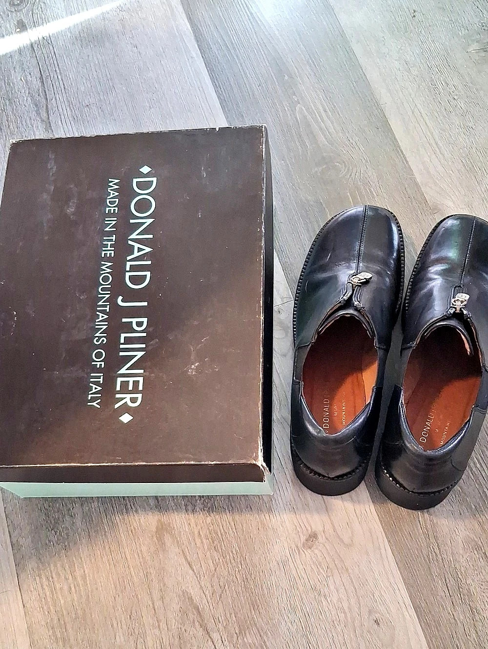 Donald J Pliner Black Platform Zip Shoes-EUC-Size 8